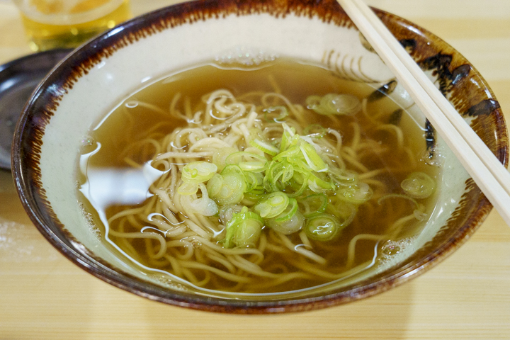 シンプルで優しい和の味わいを中華麺で…生蕎麦 やっこのキーシマ（ご当地麺類を食べる旅：1）