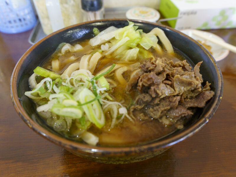 「吉田うどん ふじや」で強烈なうどんのコシにショックを受ける（ご当地麺類を食べる旅：19）