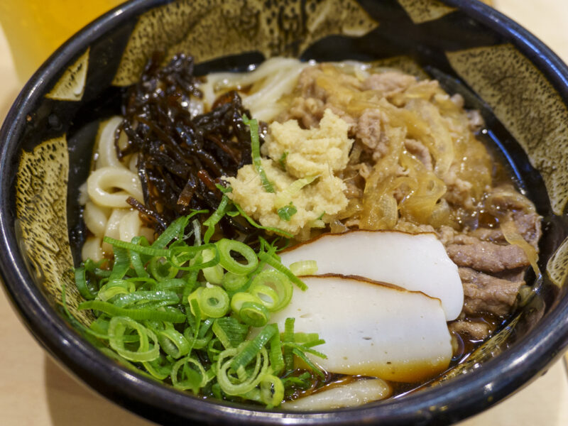 ぶっかけうどん発祥の店「倉敷うどん ふるいち 仲店」を訪れる（ご当地麺類を食べる旅：24）