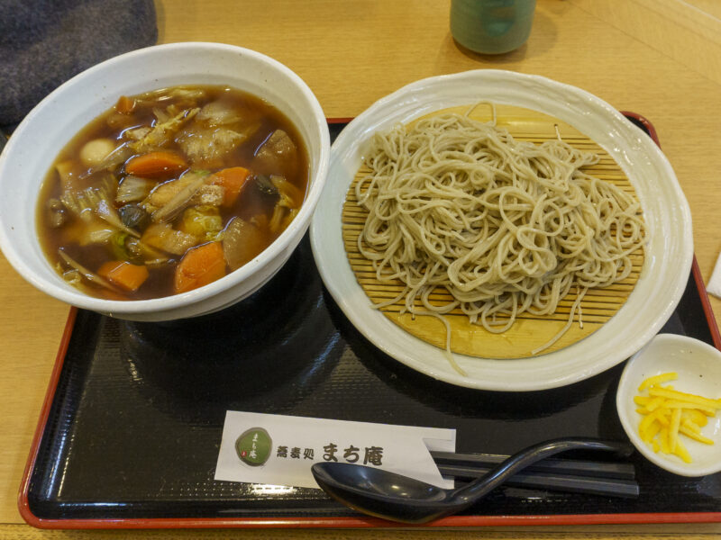 そば＋けんちん汁＝「つけけんちん」｜茨城県水戸市の「蕎麦居酒屋 まち庵 銀杏坂店」（ご当地麺類を食べる旅：28）