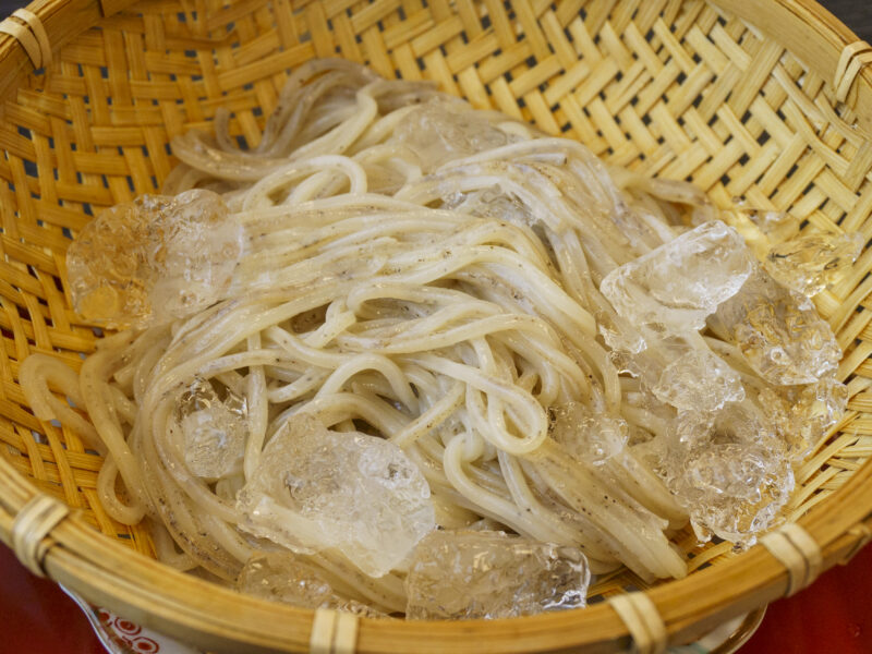 そばのようで実はうどん…元箱根・絹引きの里で食べた「絹引きうどん」